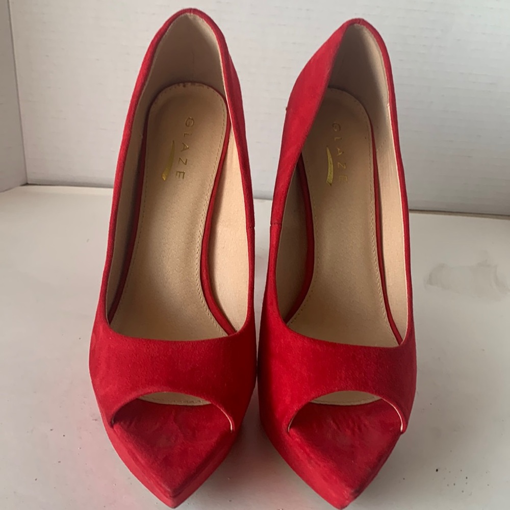 Red on toe heels!